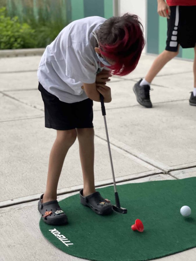 Image from Family Fun Nights - Kid playing golf